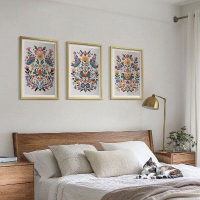 3 paveikslų rinkinys su rėmais Intensyvių spalvų gėlių raštai