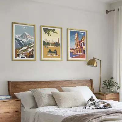 3 paveikslų rinkinys su rėmais, vaizduojantis Ouray kalnus ir Londono koliziejų