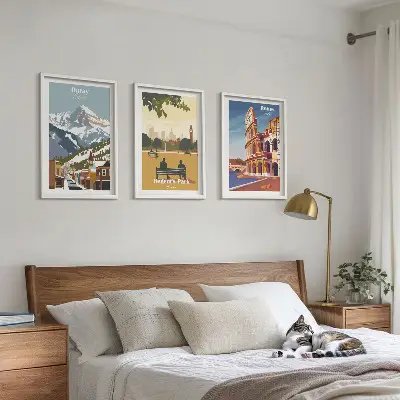 3 paveikslų rinkinys su rėmais, vaizduojantis Ouray kalnus ir Londono koliziejų