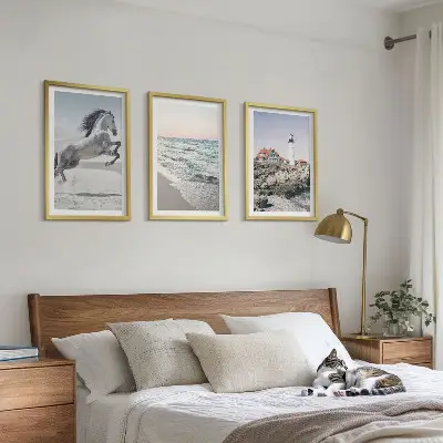 3 paveikslų rinkinys su rėmais su arklių, paplūdimio, švyturio ir bangų motyvais