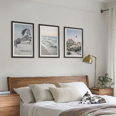 3 paveikslų rinkinys su rėmais su arklių, paplūdimio, švyturio ir bangų motyvais