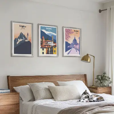 Kalnų architektūros retro iliustracijos įrėmintas triptikas