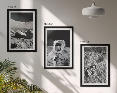3 paveikslų rinkinys su rėmais NASA nufotografavo Mėnulio astronautą
