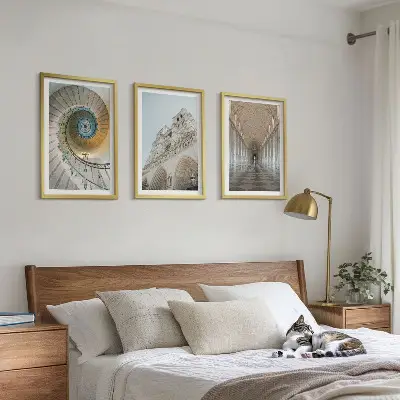 Katedros fasado spiraliniai laiptai 3 paveikslų rinkinys su rėmais