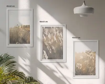 Įrėmintas triptikas peizažas su žolėmis ir gėlėmis šiltomis spalvomis