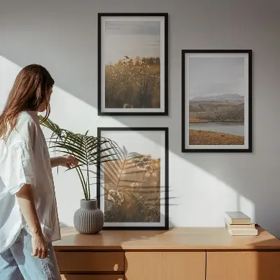 3 paveikslų rinkinys su rėmais peizažai su pievomis, kalnais ir ežeru