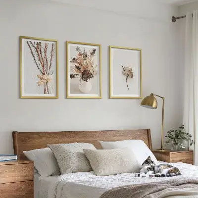 Minimalistinės gėlės su šakomis 3 paveikslų rinkinys su rėmais