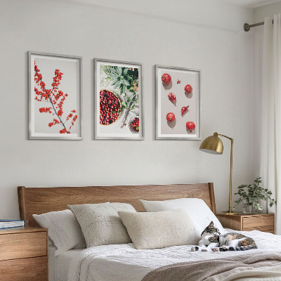 Įrėmintas triptikas Raudonųjų augalų vaisių minimalizmas