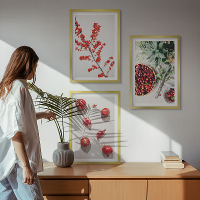 Įrėmintas triptikas Raudonųjų augalų vaisių minimalizmas