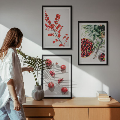 Įrėmintas triptikas Raudonųjų augalų vaisių minimalizmas