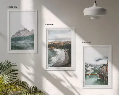 Įrėmintas triptikas kalnų ir paplūdimio namo motyvais