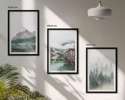 3 paveikslų rinkinys su rėmais kalnų, ežero, namelio ir rūko vaizdai