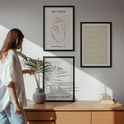 Įrėmintas triptikas smėlio ir baltos spalvos linijų rašto