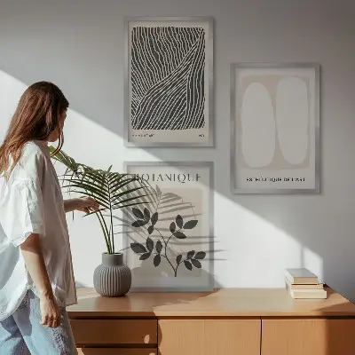 Augalų raštai ir linijos įrėmintas triptikas