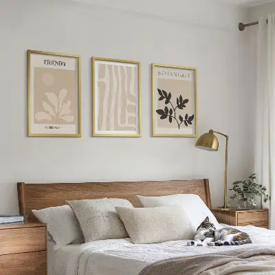 Stilingi augalų raštai smėlio ir juodos spalvos 3 paveikslų rinkinys su rėmais