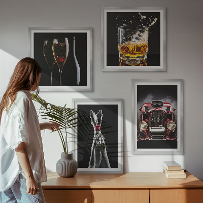 Paveikslų kompozicija ant sienos Moterų kojos rožinės spalvos automobilio vyno