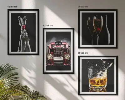 Paveikslų kompozicija ant sienos moters kojos prie rožinio automobilio su vyno taure