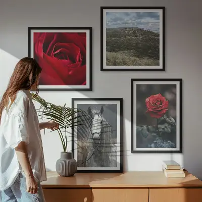 4 paveikslų rinkinys su rėmais raudonos rožės pilkame fone