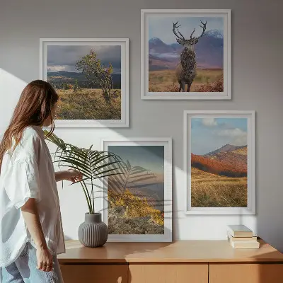 Daugiadalis paveikslas su rėmu kalnų peizažas su elniu ir žole