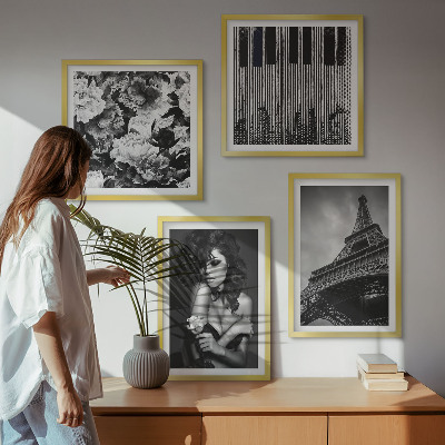 Paveikslų kompozicija ant sienos Moters su Eifelio rože portretas