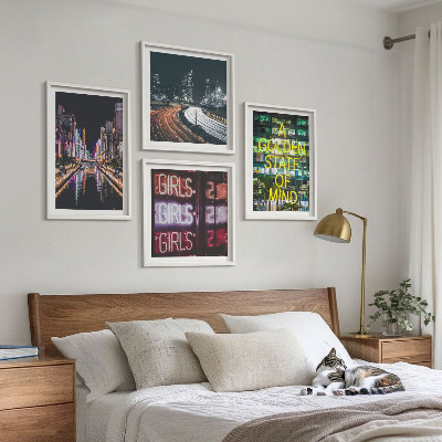 4 paveikslų rinkinys su rėmais Neoniniai ženklai mieste naktį