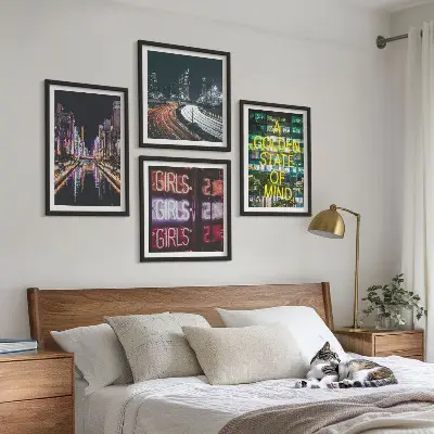 4 paveikslų rinkinys su rėmais neoniniu ženklų naktiniame mieste motyvais
