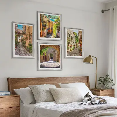 Paveikslų kompozicija ant sienos italijos gatvių gėlių architektūros motyvais