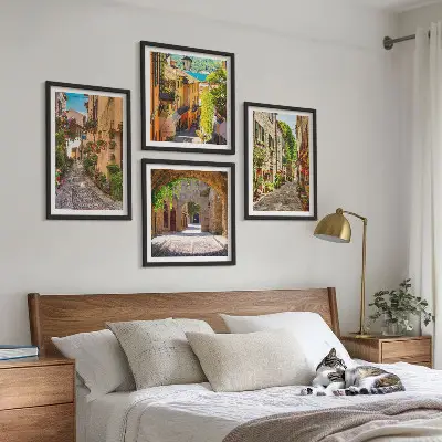 Paveikslų kompozicija ant sienos italijos gatvių gėlių architektūros motyvais