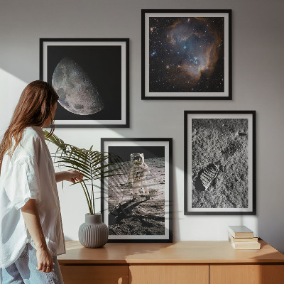 Daugiadalis paveikslas su rėmu Astronauto Mėnulio pėdsako nuotrauka