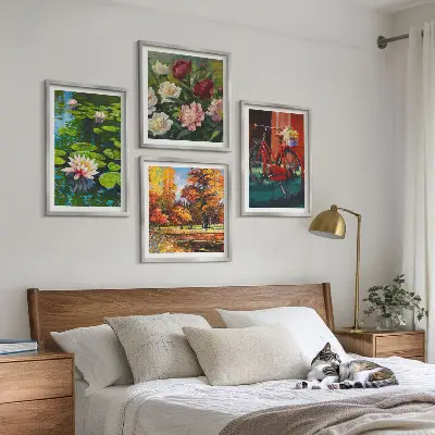 Paveikslų kompozicija ant sienos vandens lelijos ir dviračiai su gėlėmis