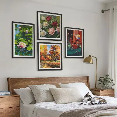 Paveikslų kompozicija ant sienos vandens lelijos ir dviračiai su gėlėmis