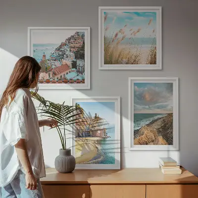 4 paveikslų rinkinys su rėmais peizažai su paplūdimiu, miestu ir uolomis