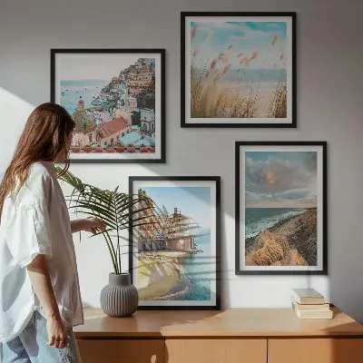 4 paveikslų rinkinys su rėmais peizažai su paplūdimiu, miestu ir uolomis
