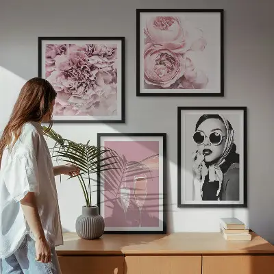 4 paveikslų rinkinys su rėmais gėlės su bijūnais ir rožėmis elegantiškame stiliuje
