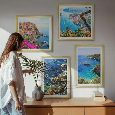 4 paveikslų rinkinys su rėmais pajūrio vaizdai su spalvingais namais