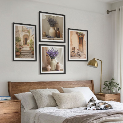 Paveikslų kompozicija ant sienos Levandų žiedai ir architektūra