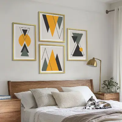Daugiadalis paveikslas su rėmu abstrakčios geometrijos formų motyvais
