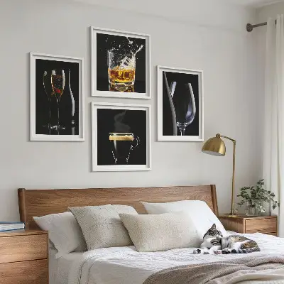 Paveikslų kompozicija ant sienos viskis, vynas, šampanas, kava ir alkoholis