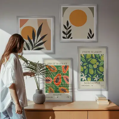 Paveikslų kompozicija ant sienos su boho stiliaus papajos vaisių raštais