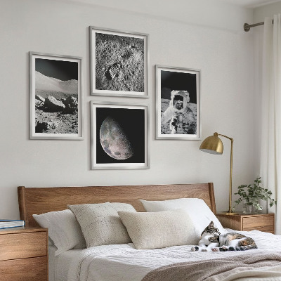 4 paveikslų rinkinys su rėmais Mėnulio astronauto pėdsakas