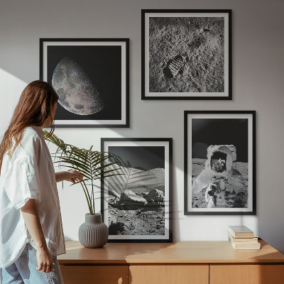 4 paveikslų rinkinys su rėmais Mėnulio astronauto pėdsakas