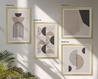 Paveikslų kompozicija ant sienos su abstrakčiais geometriniais raštais