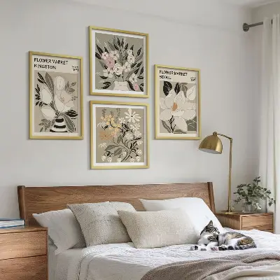 Paveikslų kompozicija ant sienos retro gėlės iš viso pasaulio miestų