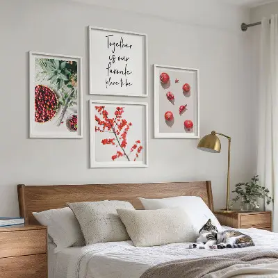 Raudonųjų augalų vaisių minimalizmo paveikslų rinkinys 4 paveikslai su rėmais