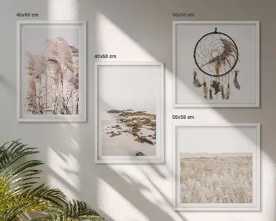 Paveikslų kompozicija ant sienos su žolės laukų paplūdimyje boho stiliumi vaizdu