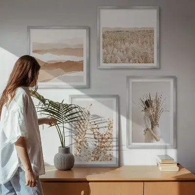 Paveikslų kompozicija ant sienos su boho stiliaus augalų motyvais