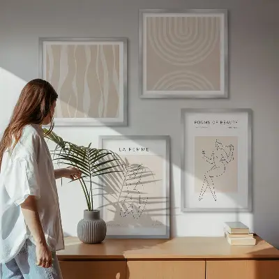 Paveikslų kompozicija ant sienos iš minimalistinių formų kolekcijos