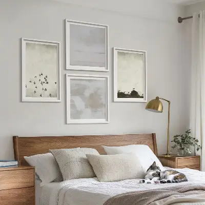 Minimalistiniai paukščiai skrydžio metu 4 paveikslų rinkinys su rėmais