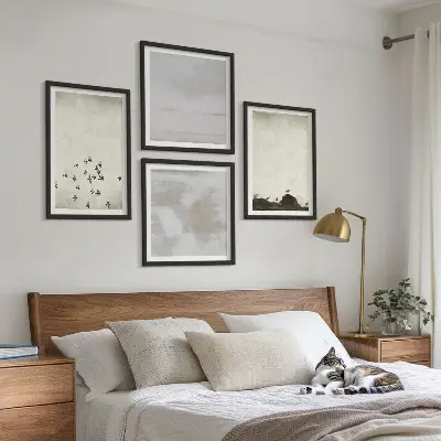 Minimalistiniai paukščiai skrydžio metu 4 paveikslų rinkinys su rėmais