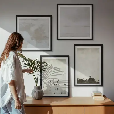 Minimalistiniai paukščiai skrydžio metu 4 paveikslų rinkinys su rėmais